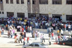 مظاهرة لطلاب الحاسب الآلي ببورسعيد ضد فصل طالب رفع الأذان!!
