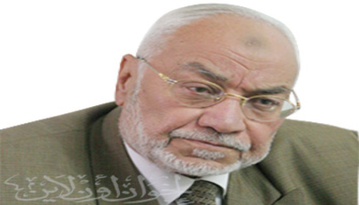 المرشد العام يشيع جنازة والدة مصطفى سليم