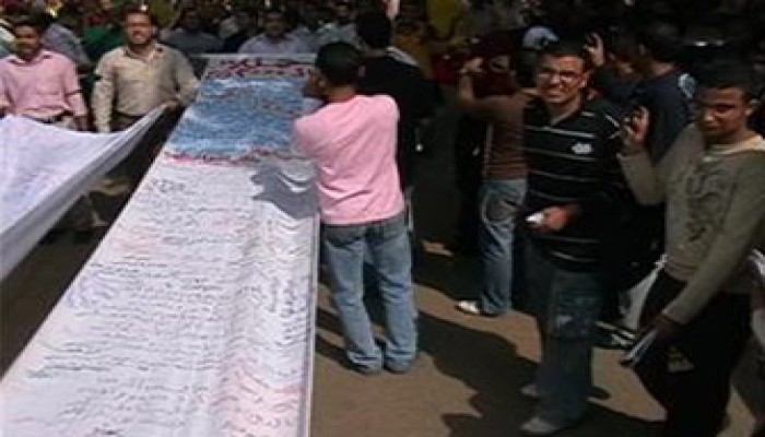 مدير عام المدن الجامعية يتهرب من مقابلة الطلاب المستبعدين!!