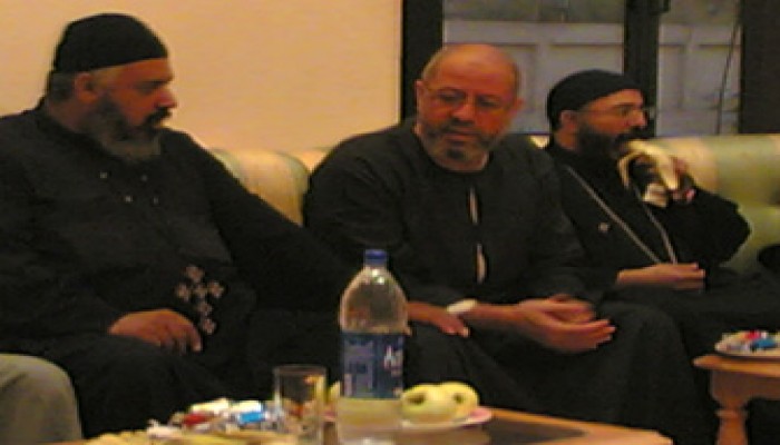 وفد من أقباط الخانكة يهنئون نائب الإخوان بالعيد