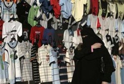 أهالي غزة يستقبلون رمضان بتهاني ساخرة من سلطة عباس