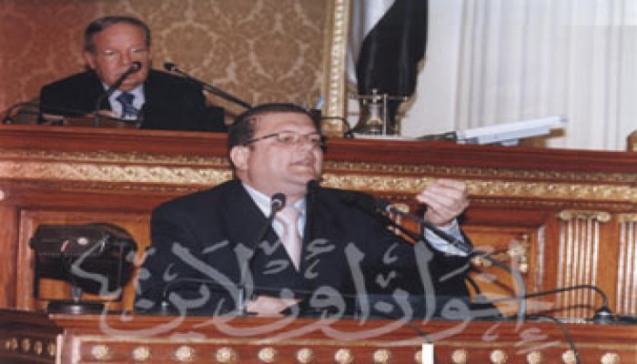 فاروق يتهم وزارة التربية والتعليم بفرض الثقافة الجنسية على التلاميذ