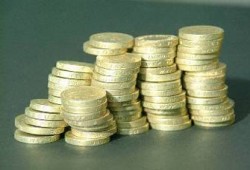 أخذ مال الأب بغير علمه.. هل يجوز؟