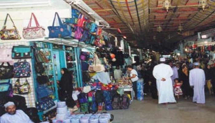 مَن يحمي الأسواق المصرية من الحقائب الصينية؟!