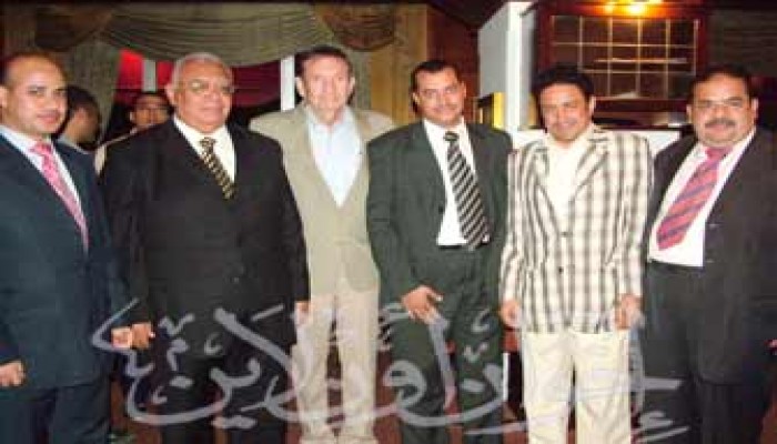 كلارك يطالب بالإفراج عن المحالين للقضاء العسكري وتعويض عائلاتهم