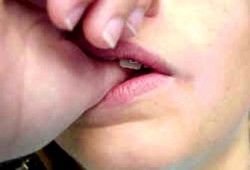 مشكلة مص الأصبع عند الأطفال