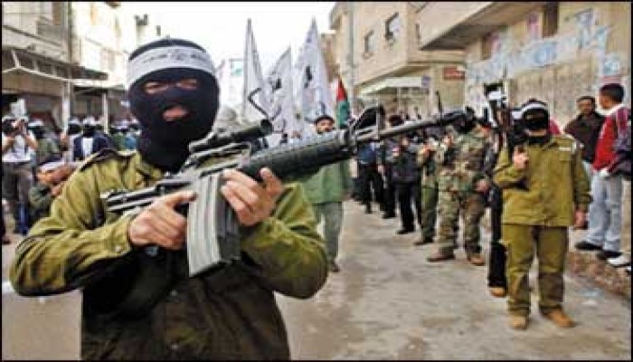 استشهاد فلسطيني ومقتل وإصابة جنود صهاينة