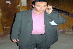 الأمن يعتدى على ياسر حمود والضباط يقولون:  سرور تحت "جزمتنا"