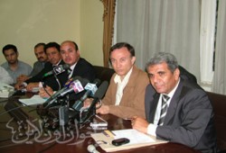 المراقبون الدوليون ينددون بمنعهم من حضور محاكمة الإخوان