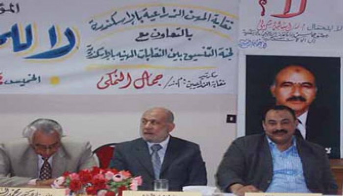 مهنيو الإسكندرية ينددون بالمحاكمات العسكرية ويطالبون بالإفراج عن معتقلي الإخوان