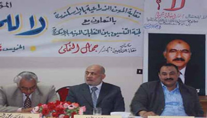 مهنيو الإسكندرية ينددون بالمحاكمات العسكرية ويطالبون بالإفراج عن معتقلي الإخوان
