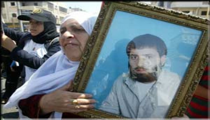 مصر تعلن توصلها إلى اتفاق لإطلاق سراح ألف أسير فلسطيني مقابل شاليت