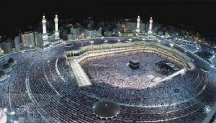 التخلف بعد العمرة لأداء الحج