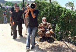 الفصائل ترفض "هدنة مجانية" وخطة صهيونية لإقامة منطقة عازلة في غزة