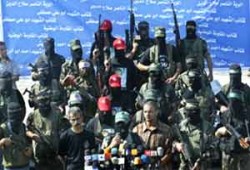 الفصائل الفلسطينية ترفض الخطة الأمريكية ودحلان يسعى إلى دور