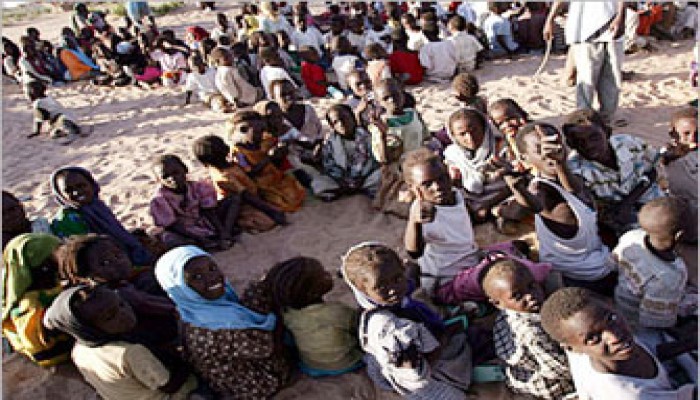 مصر تعرض إرسال قوات لدارفور والقذافي يحذر الغرب من التدخل في الإقليم