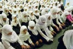 5  مدارس هولندية تحظر ارتداء الحجاب والداخلية الإيطالية تدعو لنبذ النقاب!!