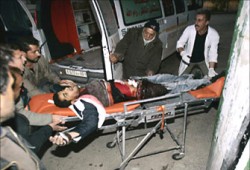 إغلاق كامل للأراضي الفلسطينية وحماس تجدد التمسك بالكفاح المسلح