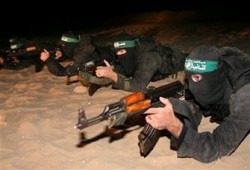 "القسام" تشتبك مع الاحتلال واستمرار المساعي الصهيونية لضرب المبادرة العربية