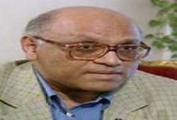 الروائي يوسف القعيد يسأل: مَن سرق المسجد؟!