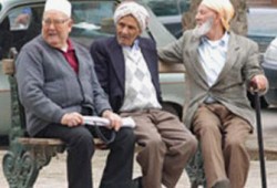 أحزان الوالدين في خريف العمر.. الأبناء تحجَّرت قلوبهم