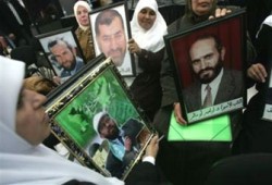 أبو مجاهد: صفقة شاليط لن ترى النور قبل خروج الأسرى الفلسطينيين