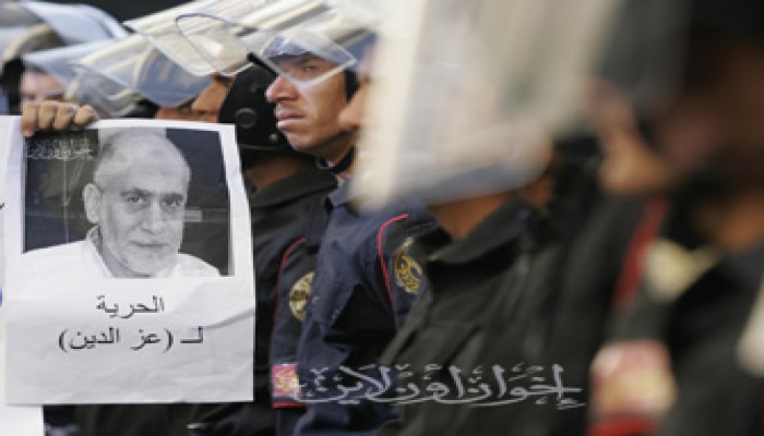 وزارة الداخلية تسمح للزميل عز الدين بتشييع جنازة والدته وتقبل العزاء