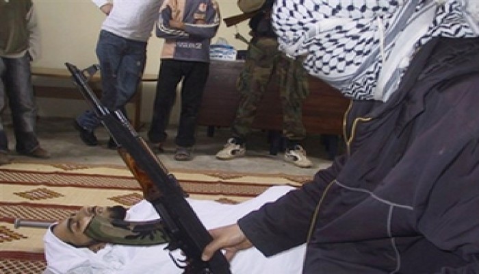 استشهاد فلسطيني في رام الله وتقليص المساعدات الأمريكية لرئاسة السلطة