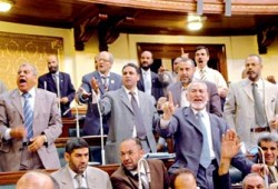 بين نواب الإخوان والوطني