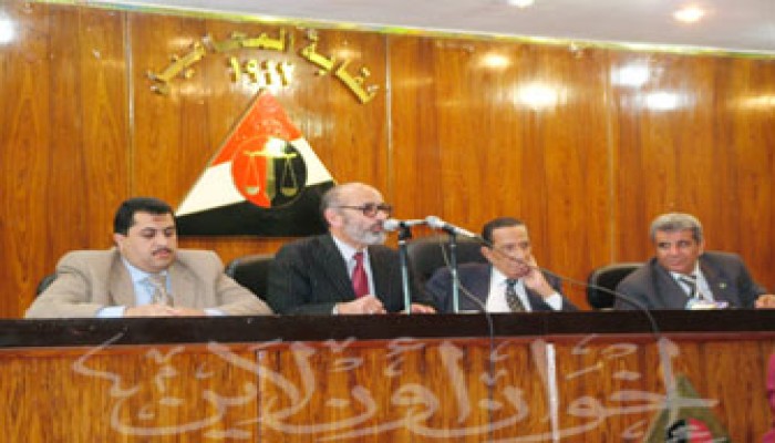 سياسيون وقانونيون: القضاء العسكري أداة النظام للإطاحة بمعارضيه