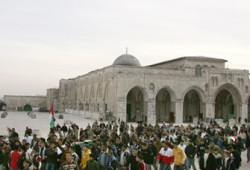 مشعل يؤكد تفاؤله بلقاء مكة مع أبو مازن ويحذر من التدخلات الأمريكية والصهيونية