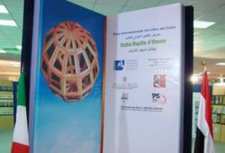 الشباب في معرض الكتاب.. زيارة للفسحة أو شراء الاسطوانات فقط!!