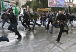 الانقلابيون يهاجمون مقر الجامعة الإسلامية في غزة بالقذائف الصاروخية!!