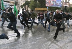 الانقلابيون يهاجمون مقر الجامعة الإسلامية في غزة بالقذائف الصاروخية!!