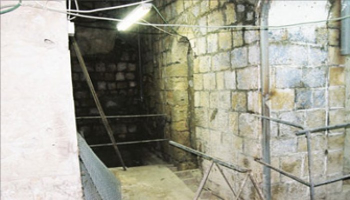 مغتصبون صهاينة يبنون كنيسًا يهوديًّا بجانب المسجد الأقصى