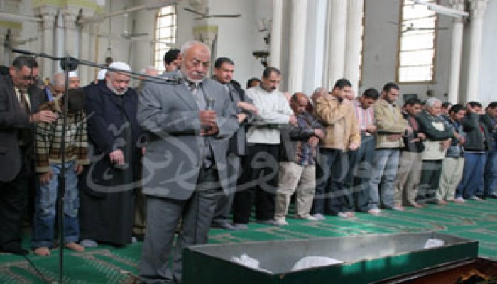 المرشد العام وقيادات الإخوان يشيعون الداعية الكبيرة أمينة قطب