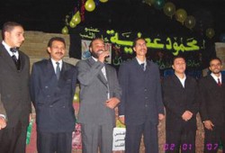محمود عطية يقيم حفل زواج جماعيًّا لعدد من شباب كرموز