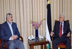 هنية وعباس يتفقان على إنهاء التوتر وسحب المسلحين من غزة