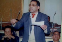 عاشور يتهم الحكومة بخداع الشعب واستنزاف أمواله