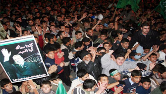 حماس تدين اعتداء أنصار فتح على مسجد وشهداء الأقصى ترفض قرار عباس