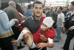 في يوم الطفولة.. مَن يمسح دموع أطفال العراق وفلسطين؟!!