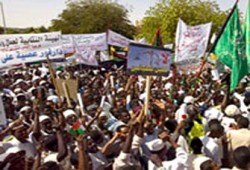 تهديدات أمريكية وبريطانية جديدة للسودان والخرطوم تتعهد بحل ملف الجانجويد