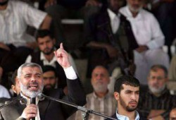 هنية يدعو عباس إلى استنئاف مفاوضات تشكيل حكومة الوحدة الفلسطينية