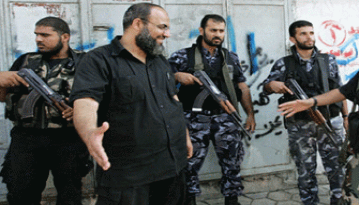 مسلحون يغتالون أحد قياديي حماس والصهاينة يدعمون تحركات عناصر فتح