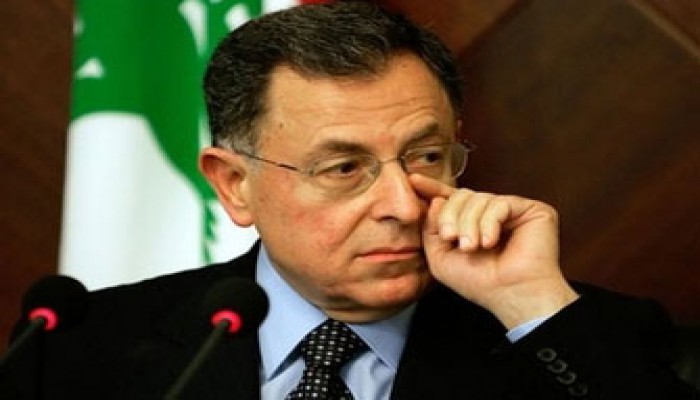السنيورة يطالب بانسحاب الصهاينة من الجنوب ويدعو إلى "دور أمريكي أكبر"