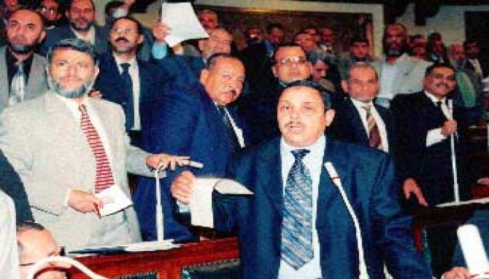 هجوم برلماني عنيف على سياسة الحكومة الداخلية والخارجية