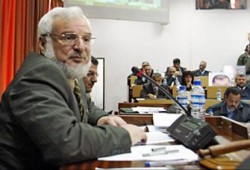 محكمة صهيونية تمدد اعتقال رئيس المجلس التشريعي الفلسطيني