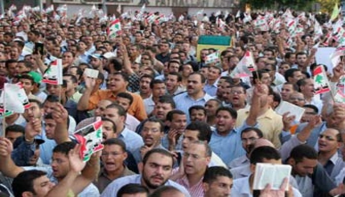 7 آلاف متظاهر يطالبون الحكام بالتنحي وترك الشعوب تتصدى للعدوان الصهيوني