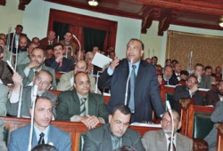 كتلة الإخوان تستنكر زيادة الأسعار وتحذر من ثورة الشارع