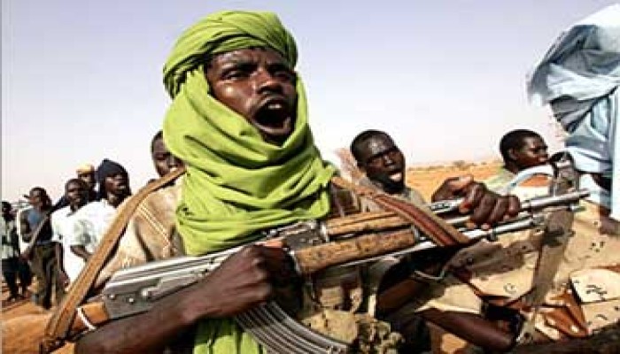 المتمردون يشعلون الوضع بغرب السودان والخرطوم ترفض مقترحات برونك